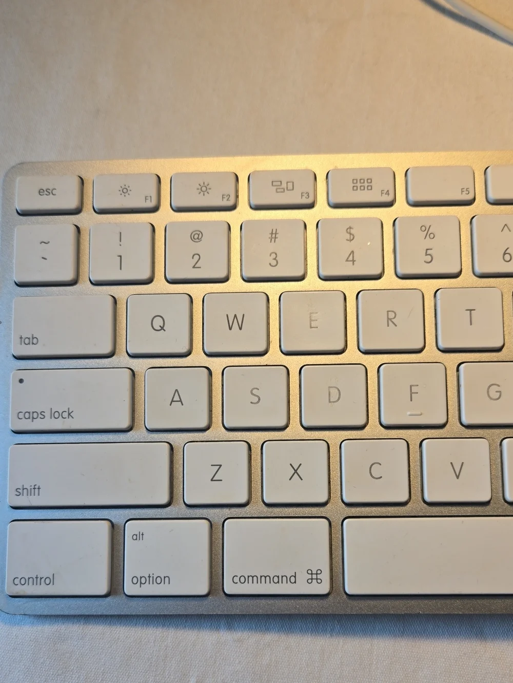 Apple White Wired USB Keyboard with Numeric Keypad